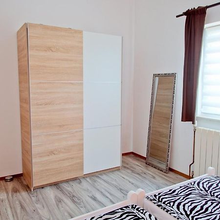 Apartmans Dina And Hana Radeki Polje 50 Lejlighed Loborika Eksteriør billede