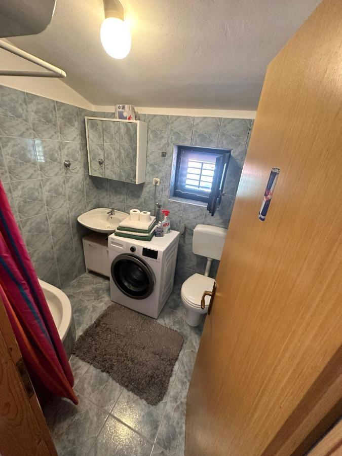 Apartmans Dina And Hana Radeki Polje 50 Lejlighed Loborika Eksteriør billede
