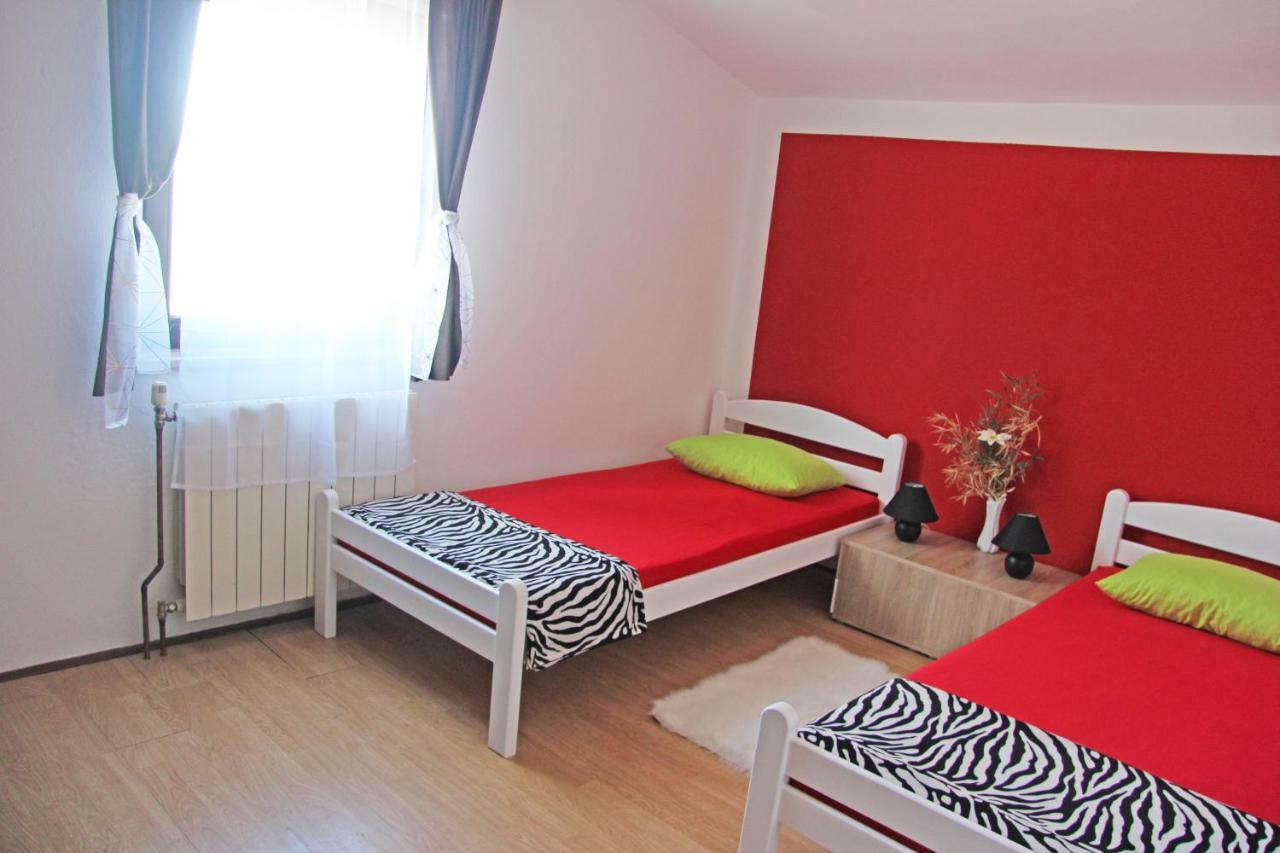 Apartmans Dina And Hana Radeki Polje 50 Lejlighed Loborika Eksteriør billede